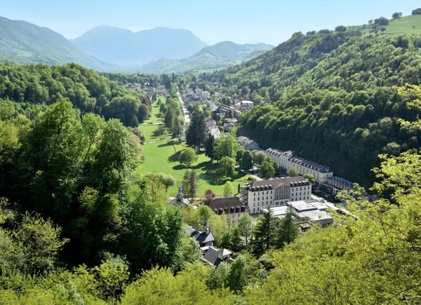 Grand Hôtel & Spa Uriage ****, Hôtel 4*, URIAGE-LES-BAINS, France
